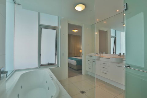 Reflection On The Sea - Whitsundays Accommodation 11