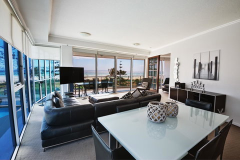 Reflection On The Sea - Whitsundays Accommodation 40