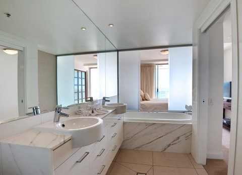 Reflection On The Sea - Whitsundays Accommodation 31