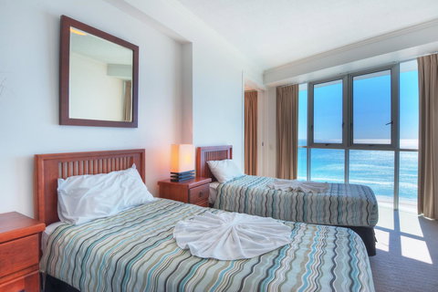 Reflection On The Sea - Whitsundays Accommodation 7