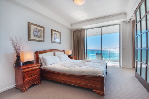 Reflection On The Sea - Whitsundays Accommodation 9