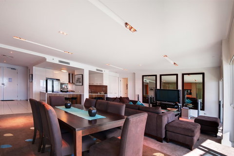 Reflection On The Sea - Whitsundays Accommodation 14