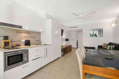 Palm Cove Beach Apartment - Whitsundays Accommodation 7