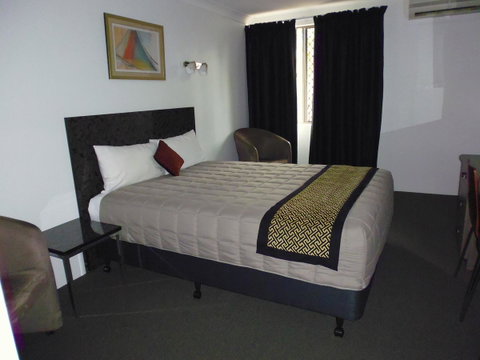 Burke & Wills Motor Inn - Whitsundays Accommodation 5