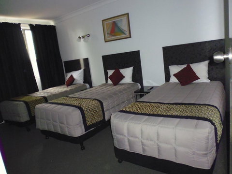 Burke & Wills Motor Inn - Whitsundays Accommodation 4