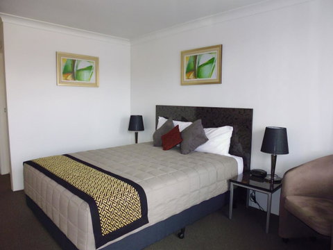 Burke & Wills Motor Inn - Whitsundays Accommodation 1