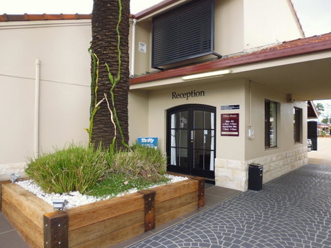 Burke & Wills Motor Inn - Whitsundays Accommodation 0