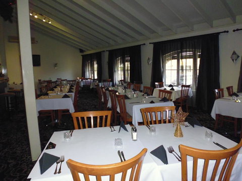 Burke & Wills Motor Inn - Whitsundays Accommodation 7