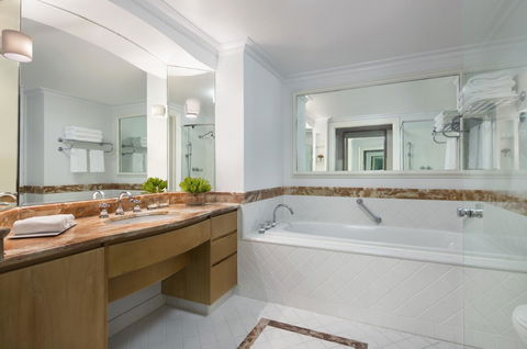 JW Marriott Gold Coast Resort & Spa - Whitsundays Accommodation 11