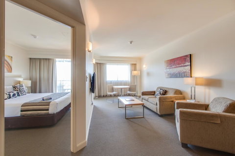 Central Cosmo Apartment Hotel - Whitsundays Accommodation 2