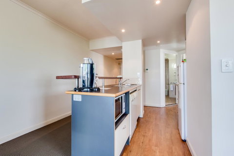 Central Cosmo Apartment Hotel - Whitsundays Accommodation 10