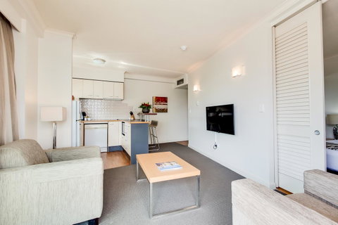 Central Cosmo Apartment Hotel - Whitsundays Accommodation 31