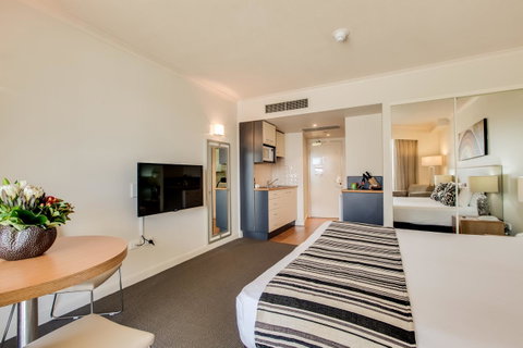 Central Cosmo Apartment Hotel - Whitsundays Accommodation 4