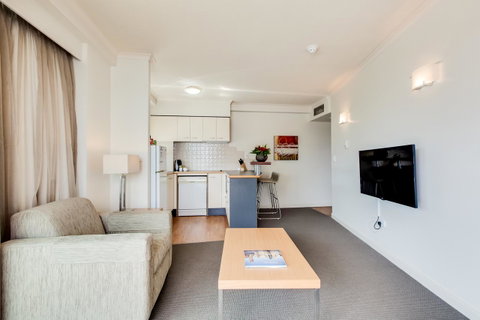 Central Cosmo Apartment Hotel - Whitsundays Accommodation 30