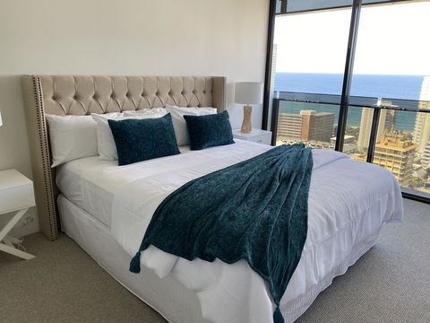Circle On Cavill 2, 3, 4 & 5 Bedroom SkyHomes & SUB PENTHOUSES By Gold Coast Holidays - Whitsundays Accommodation 15