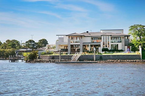 Riverfront Dream - Whitsundays Accommodation 0