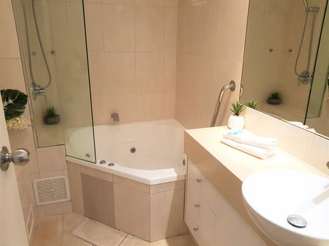 Gemini Court Holiday Apartments - Whitsundays Accommodation 41