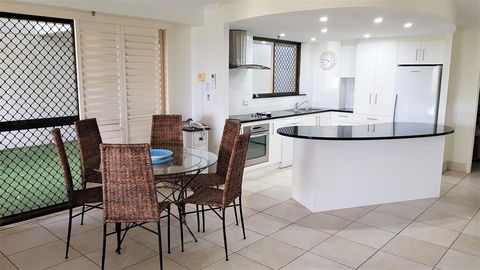 Gemini Court Holiday Apartments - Whitsundays Accommodation 17