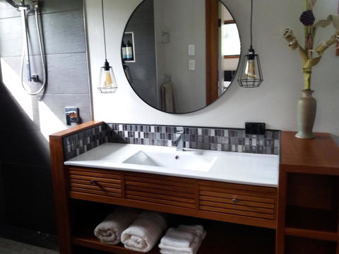 Forest Lodge: Little Villa - Whitsundays Accommodation 9