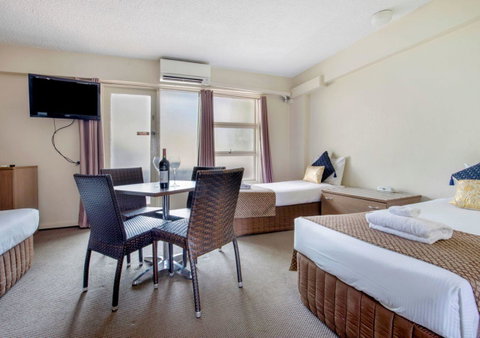 The Metropolitan Spring Hill - Whitsundays Accommodation 9