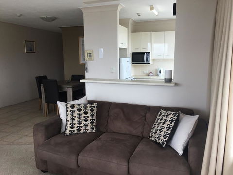 Burleigh Beach Tower - Whitsundays Accommodation 1
