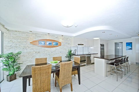 Burleigh Beach Tower - Whitsundays Accommodation 14