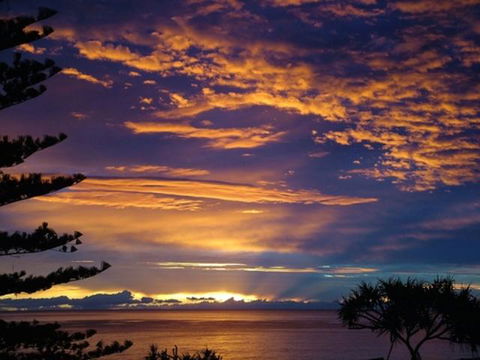 Burleigh Beach Tower - Whitsundays Accommodation 13