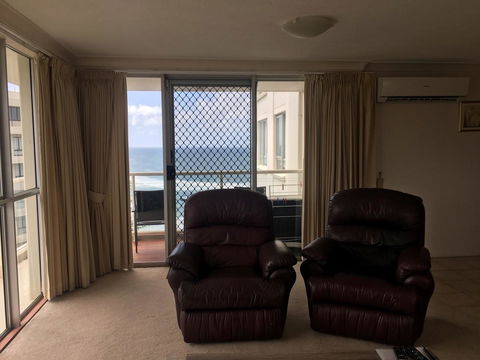 Burleigh Beach Tower - Whitsundays Accommodation 2