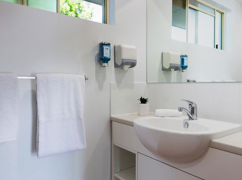 Anchor Motel Noosa - Whitsundays Accommodation 6