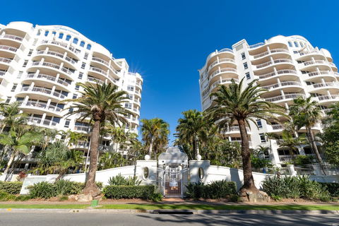 ULTIQA Burleigh Mediterranean Resort - Whitsundays Accommodation 13