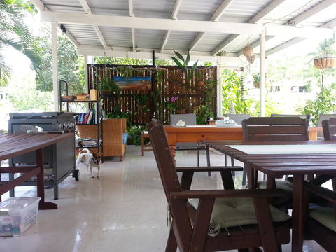 Clifton Sands Holiday Units - Whitsundays Accommodation 14