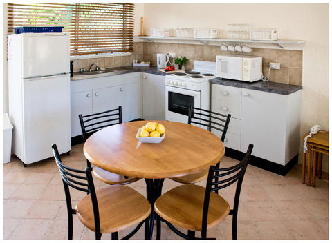 Clifton Sands Holiday Units - Whitsundays Accommodation 30