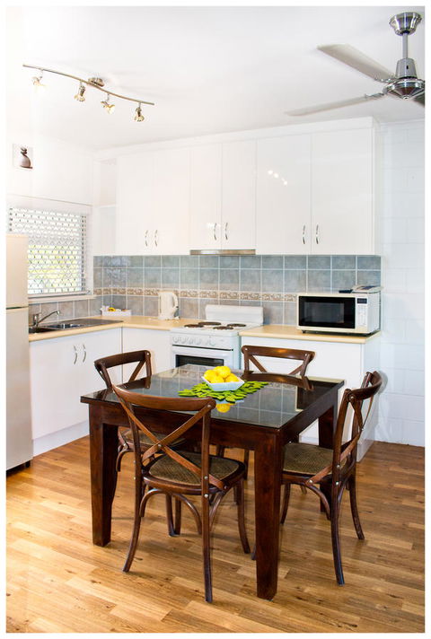 Clifton Sands Holiday Units - Whitsundays Accommodation 25
