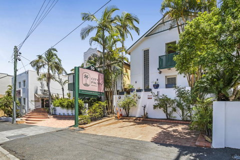 City Palms Brisbane - Whitsundays Accommodation 0