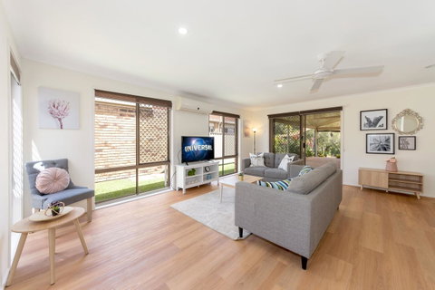 Waterfront Theme Park Getaway - Whitsundays Accommodation 2