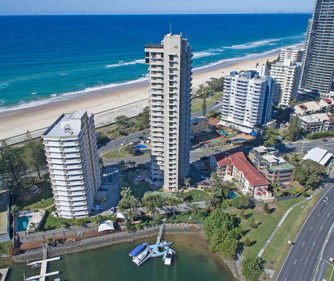 Capricorn One Beachside Holiday Apartments - Official - Whitsundays Accommodation 0