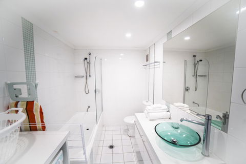 Capricorn One Beachside Holiday Apartments - Official - Whitsundays Accommodation 5