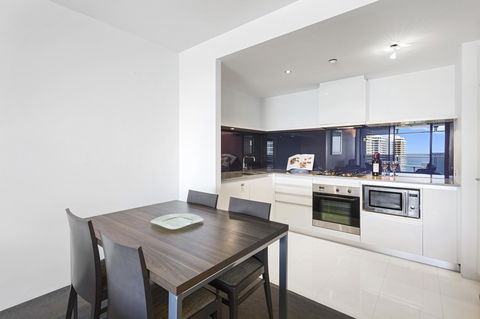 Holiday Holiday Circle On Cavill Apartments - Whitsundays Accommodation 17