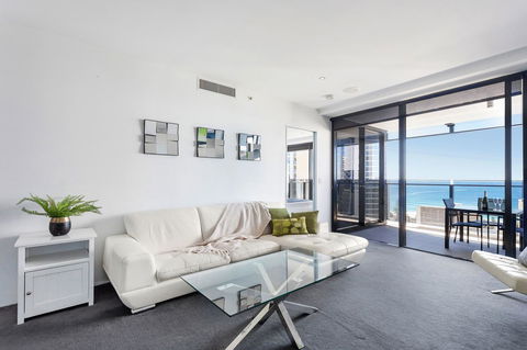 Holiday Holiday Circle On Cavill Apartments - Whitsundays Accommodation 15