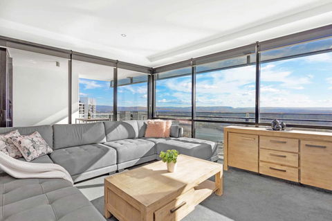 Holiday Holiday Circle On Cavill Apartments - Whitsundays Accommodation 24