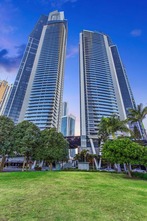 Holiday Holiday Circle On Cavill Apartments - Whitsundays Accommodation 31