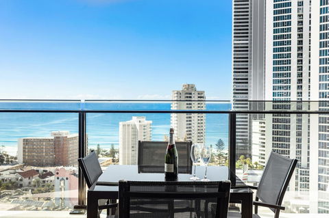 Holiday Holiday Circle On Cavill Apartments - Whitsundays Accommodation 16