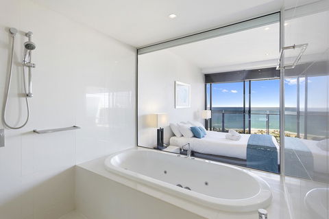 Holiday Holiday Circle On Cavill Apartments - Whitsundays Accommodation 14