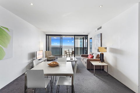 Holiday Holiday Circle On Cavill Apartments - Whitsundays Accommodation 40