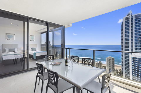 Holiday Holiday Circle On Cavill Apartments - Whitsundays Accommodation 3