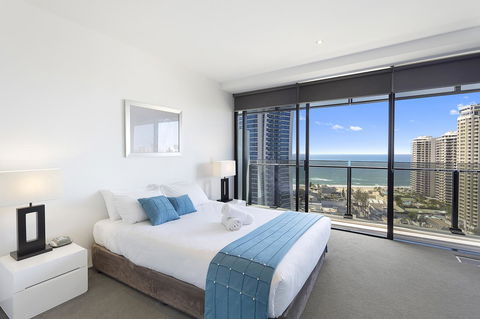 Holiday Holiday Circle On Cavill Apartments - Whitsundays Accommodation 12