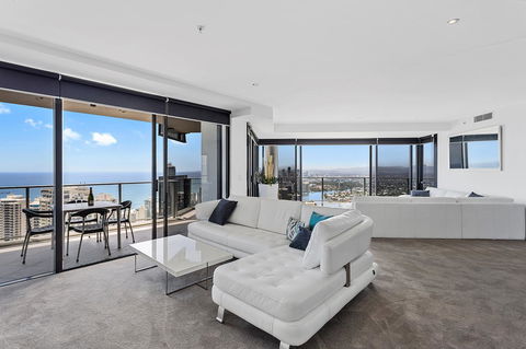 Holiday Holiday Circle On Cavill Apartments - Whitsundays Accommodation 10