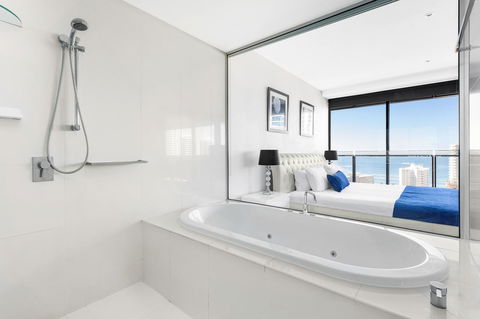 Holiday Holiday Circle On Cavill Apartments - Whitsundays Accommodation 19