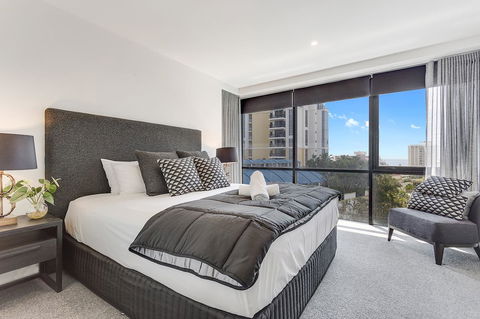 Holiday Holiday Circle On Cavill Apartments - Whitsundays Accommodation 34