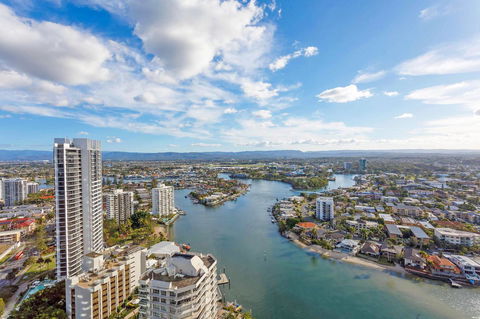Holiday Holiday Circle On Cavill Apartments - Whitsundays Accommodation 6